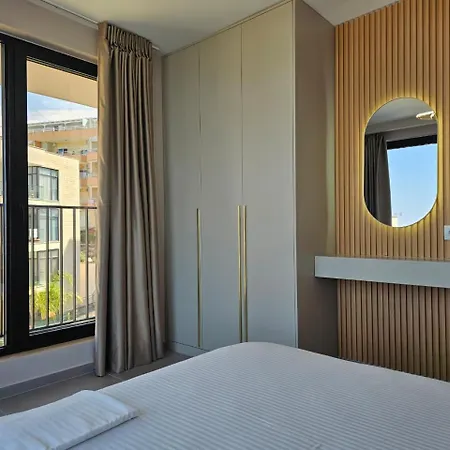 Infinity View Seafront Apartment *