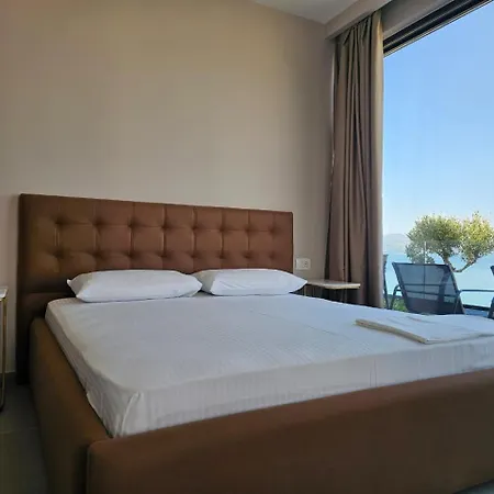 Infinity View Seafront Apartment