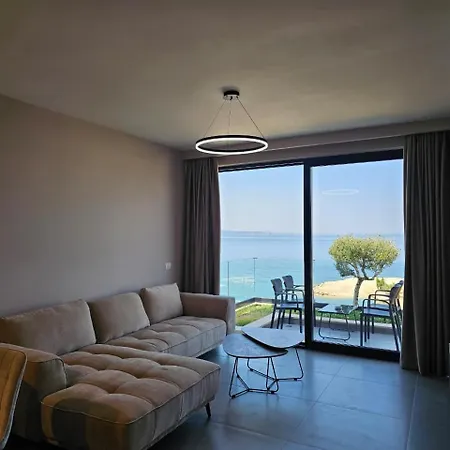 Infinity View Seafront Apartment Sarande